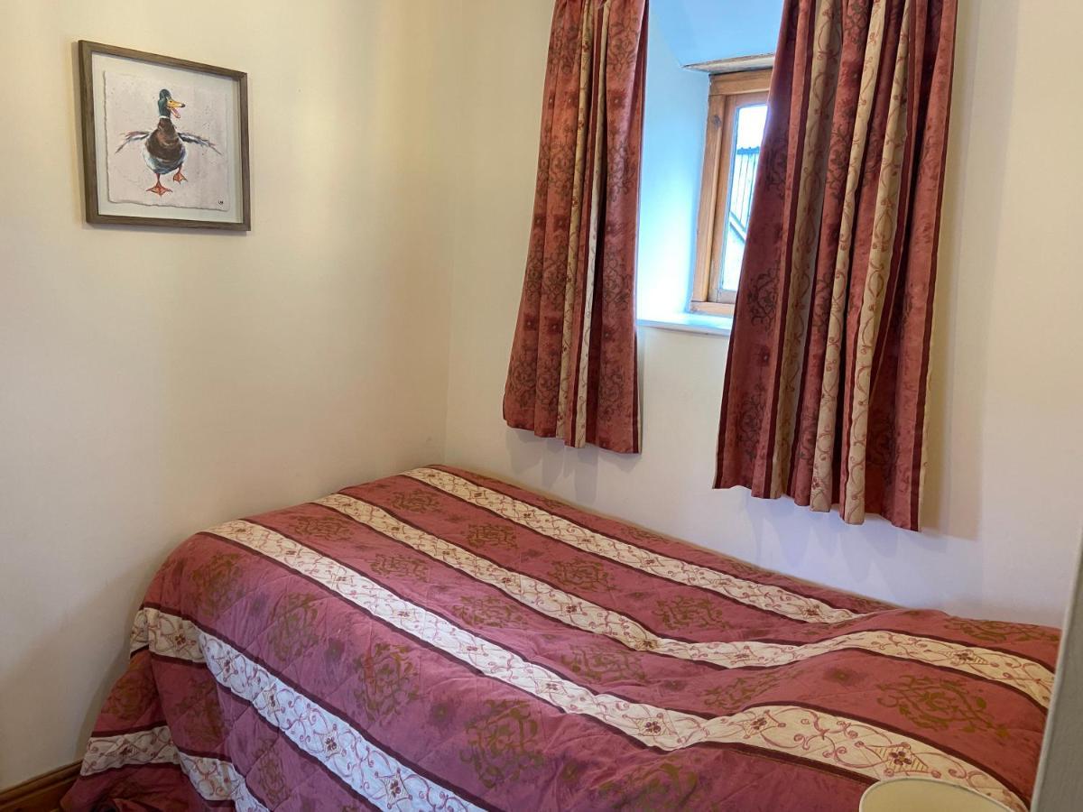 Tupenny Cottage, Old Mill Farm, Cotswold Water Park 시런세스터 외부 사진