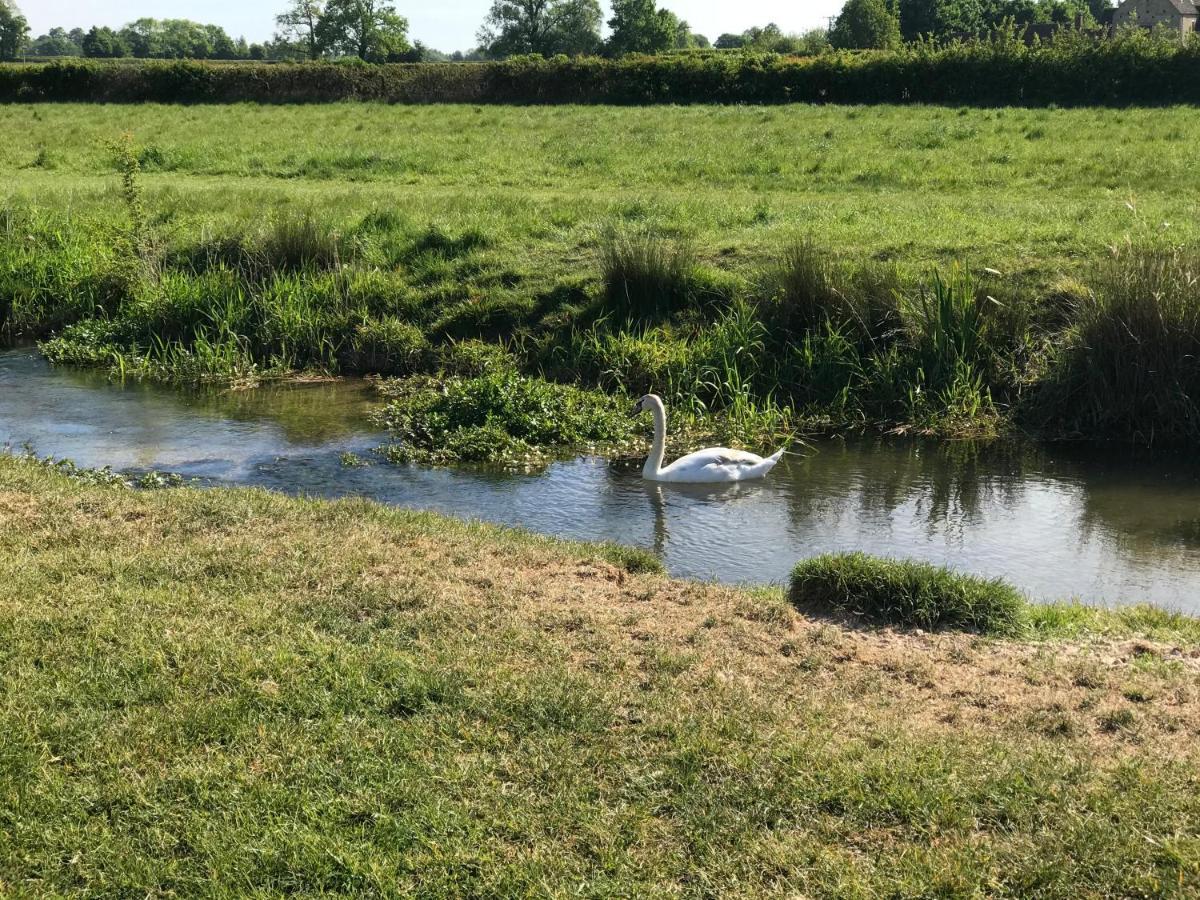Tupenny Cottage, Old Mill Farm, Cotswold Water Park 시런세스터 외부 사진